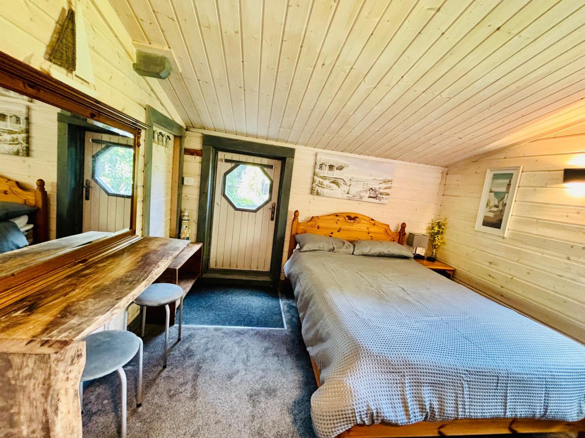 Hideaway Apartment Lytchett Matravers Екстериор снимка