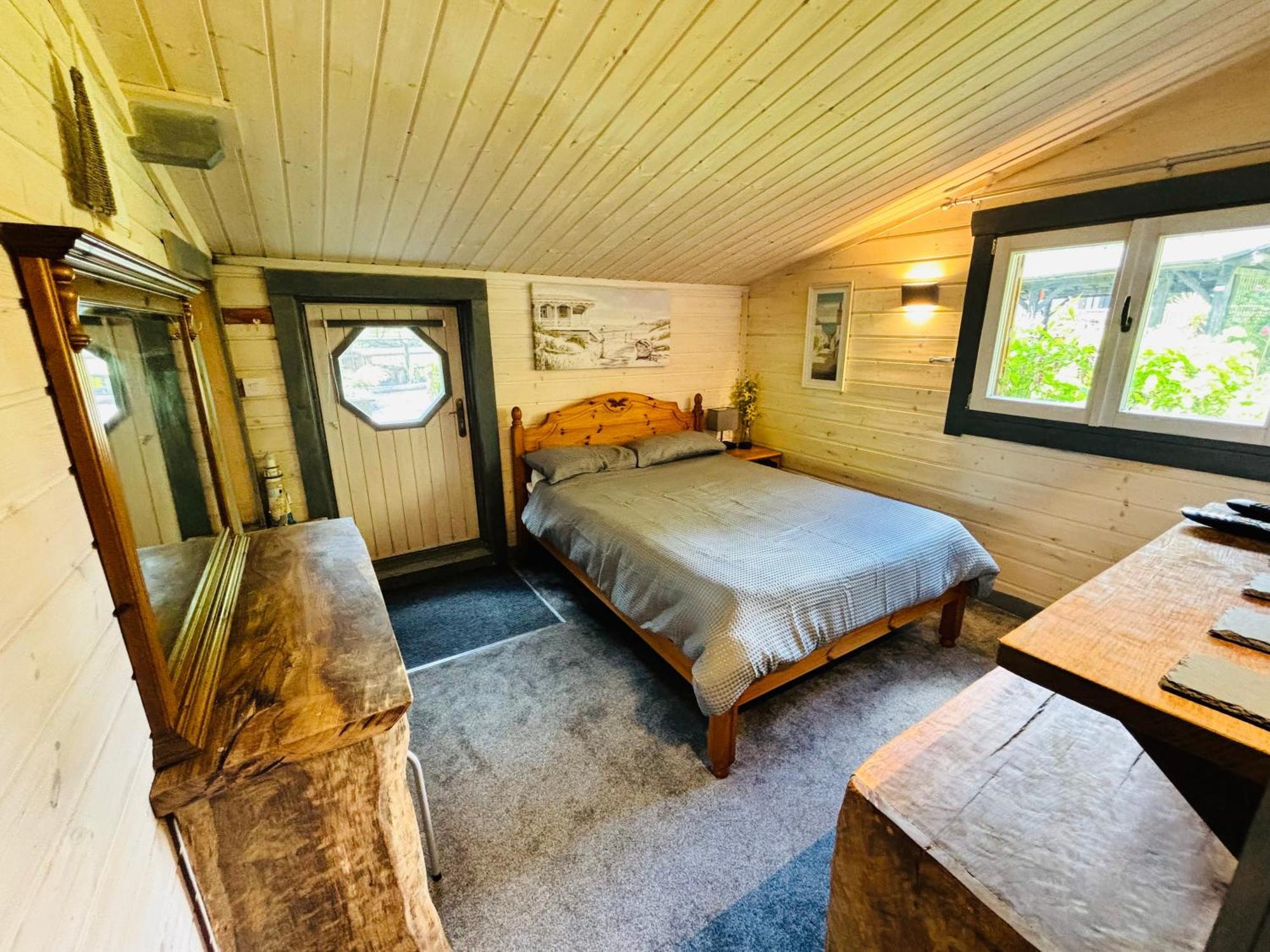 Hideaway Apartment Lytchett Matravers Екстериор снимка