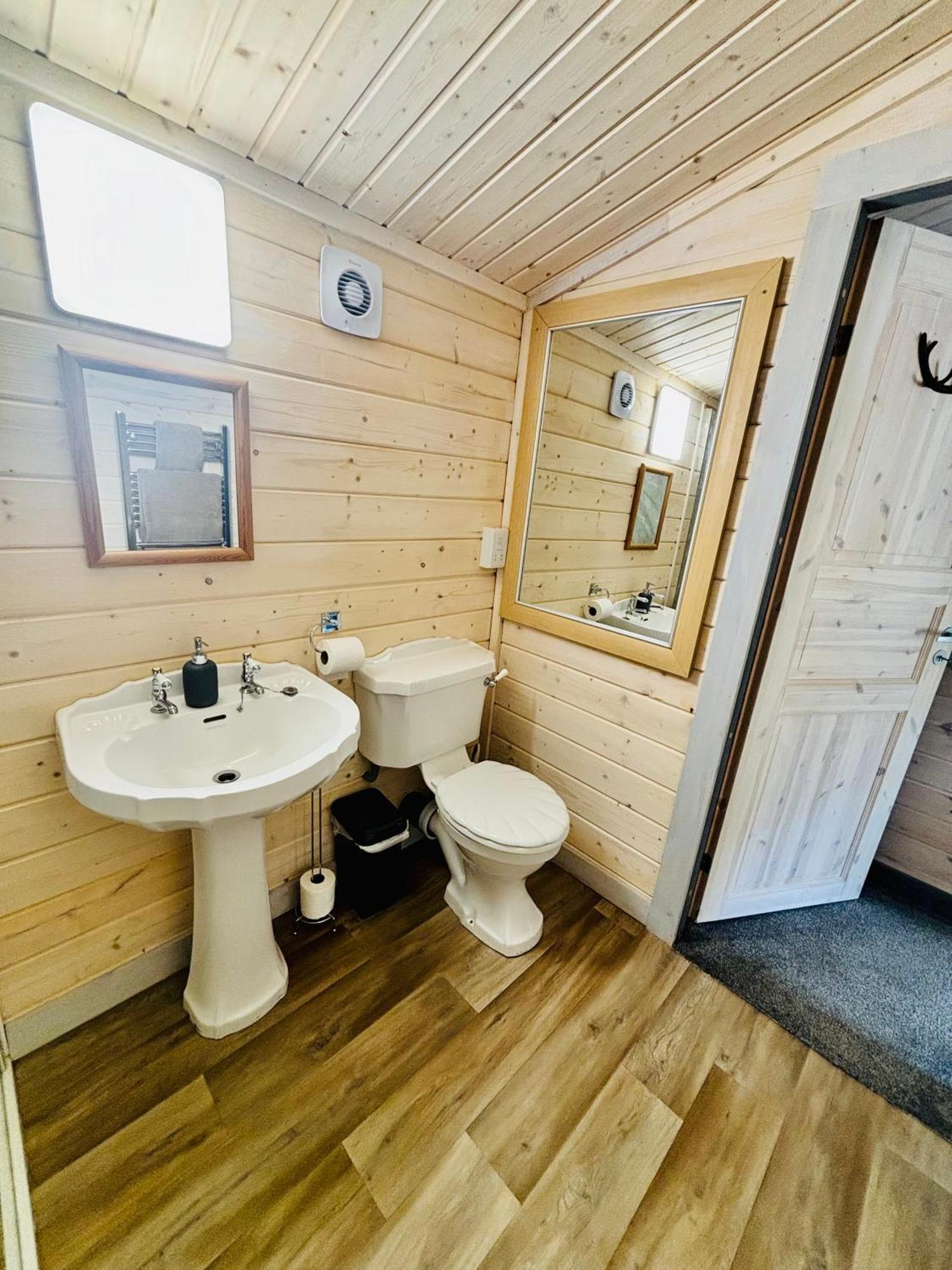 Hideaway Apartment Lytchett Matravers Екстериор снимка